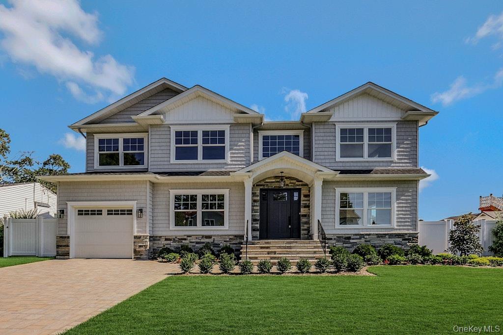 4 Kroll Street, Plainview, NY 11803