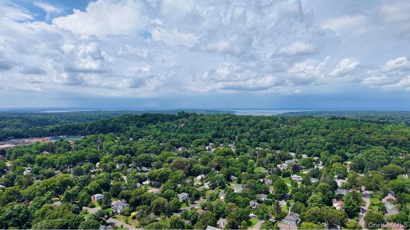 53 Spring Hill Road, Roslyn Heights, NY 11577