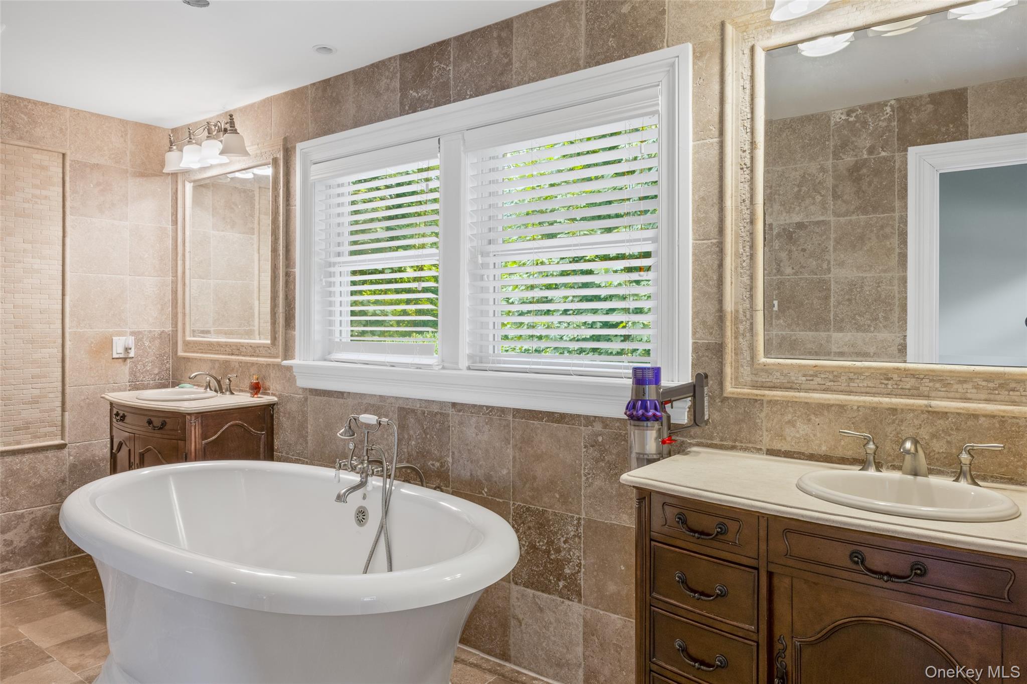 53 Spring Hill Road, Roslyn Heights, NY 11577