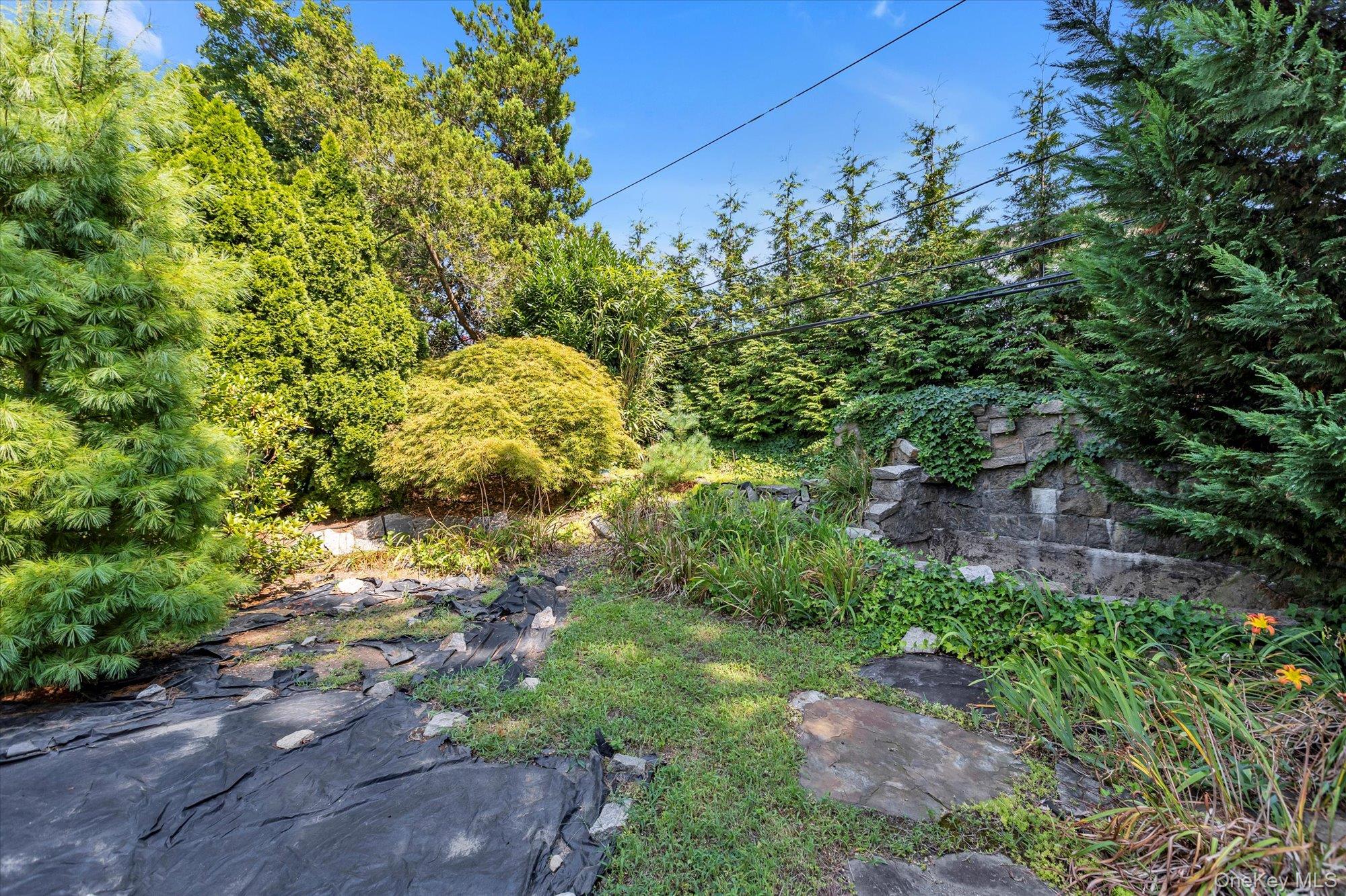 19 Clearland Road, Syosset, NY 11791