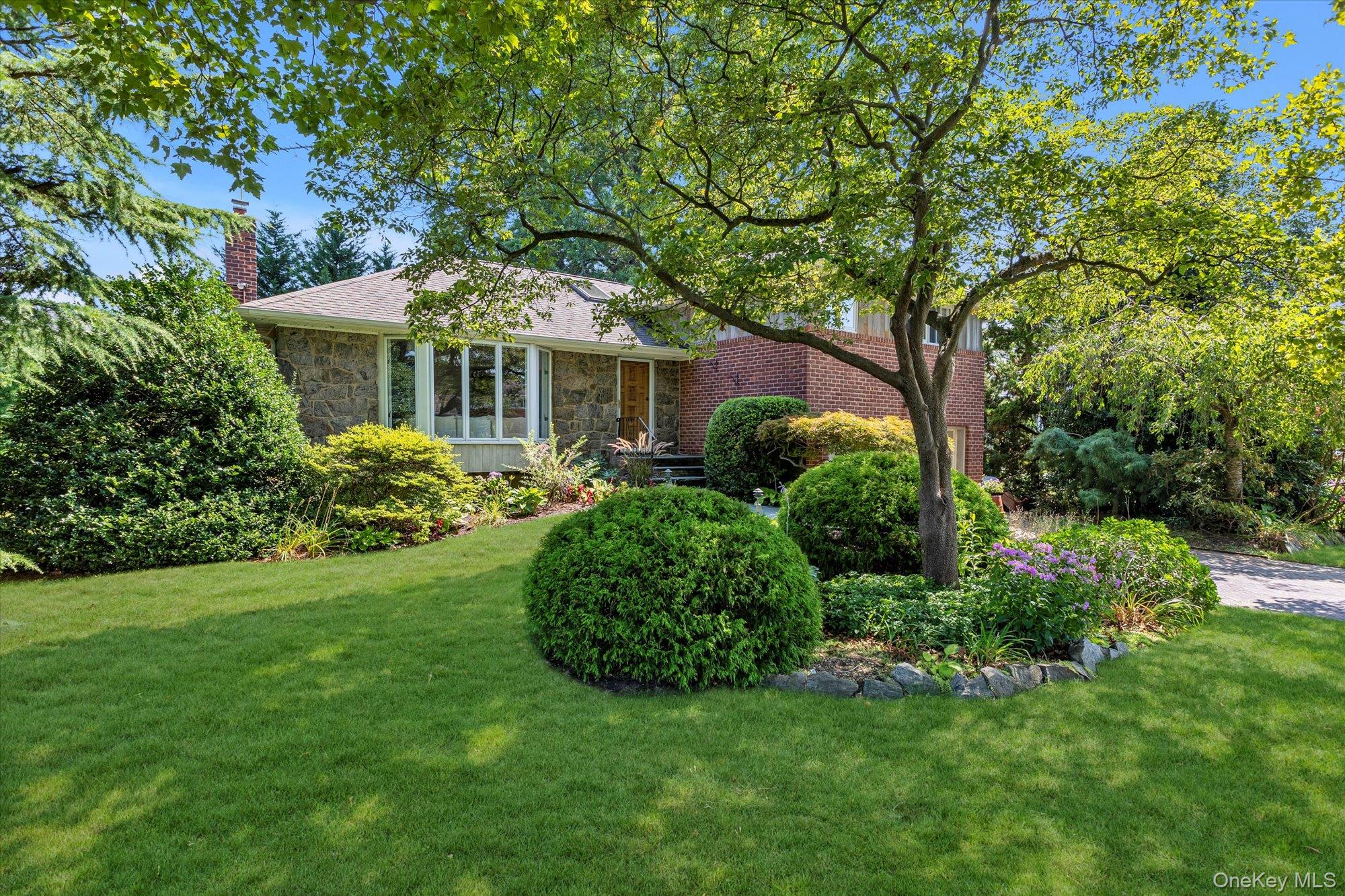 19 Clearland Road, Syosset, NY 11791