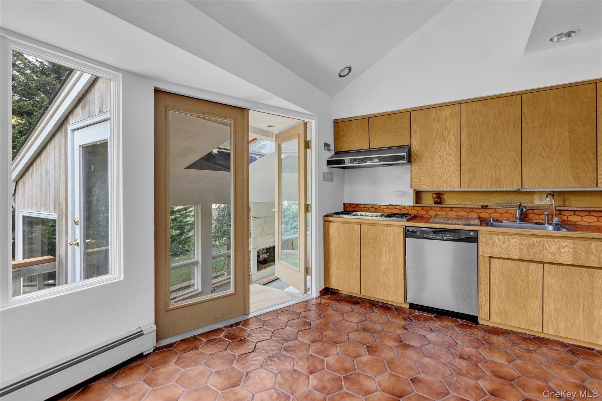 19 Clearland Road, Syosset, NY 11791