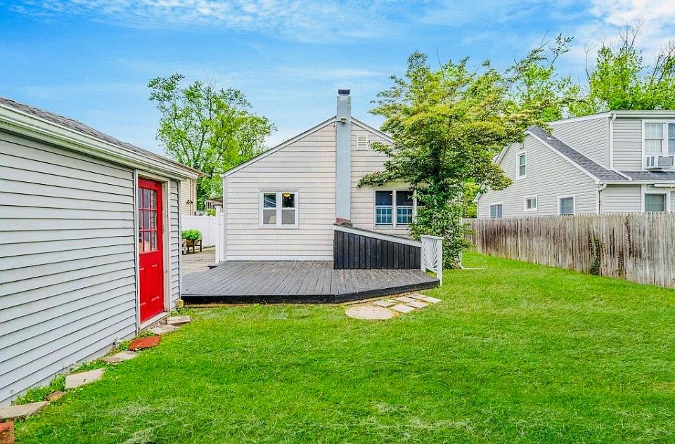 24 Lowerre Street, Babylon, NY 11702