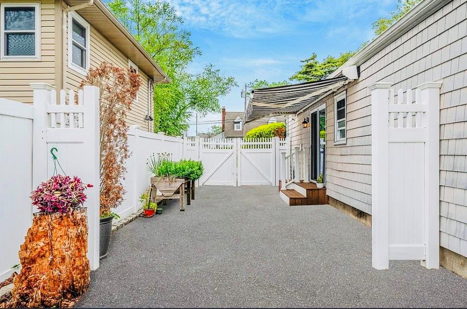 24 Lowerre Street, Babylon, NY 11702