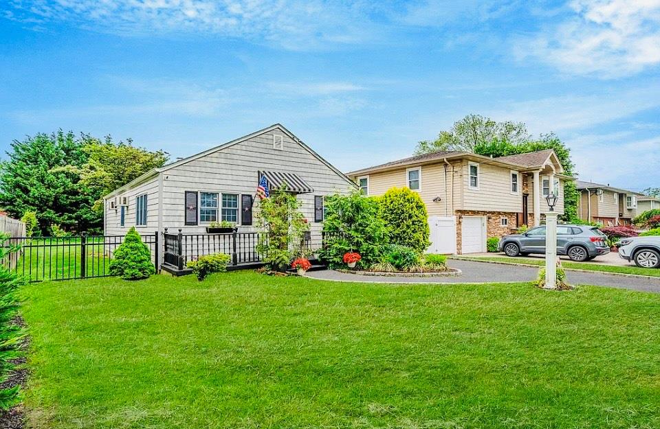 24 Lowerre Street, Babylon, NY 11702