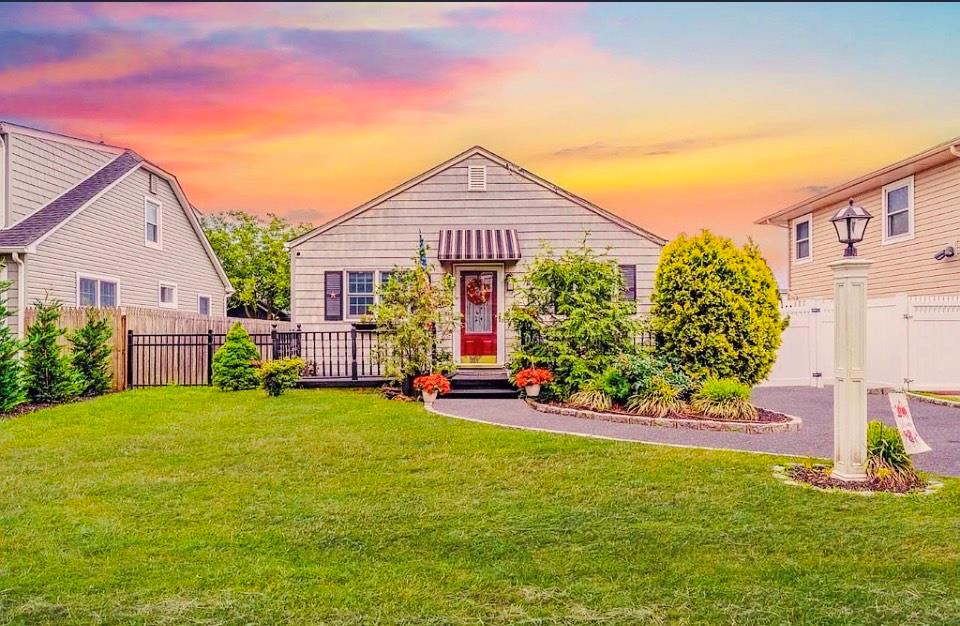 24 Lowerre Street, Babylon, NY 11702