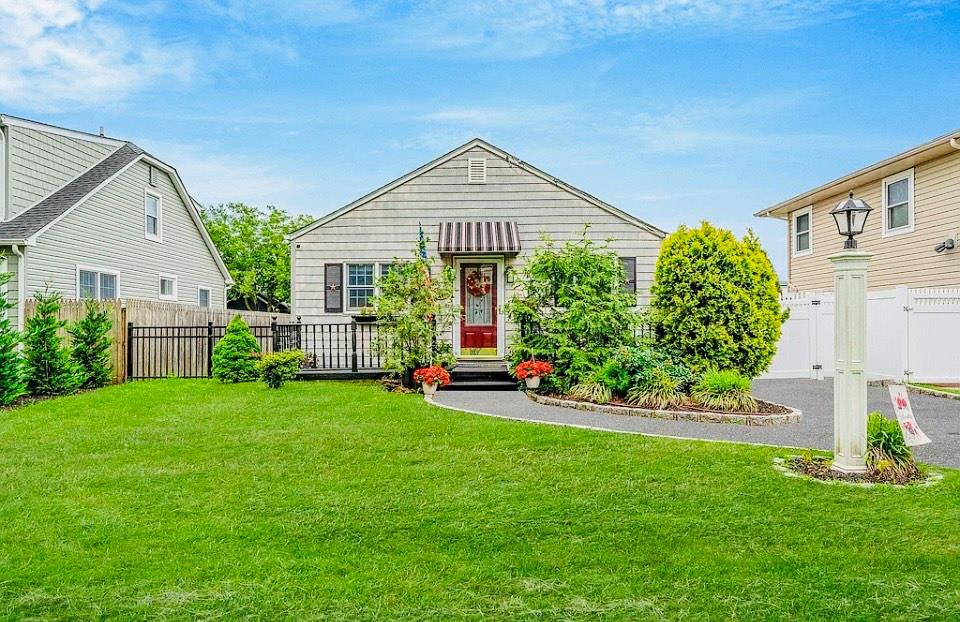 24 Lowerre Street, Babylon, NY 11702