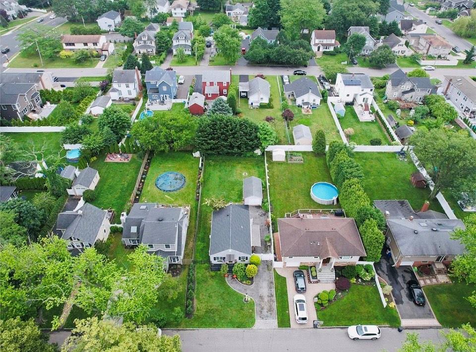 24 Lowerre Street, Babylon, NY 11702