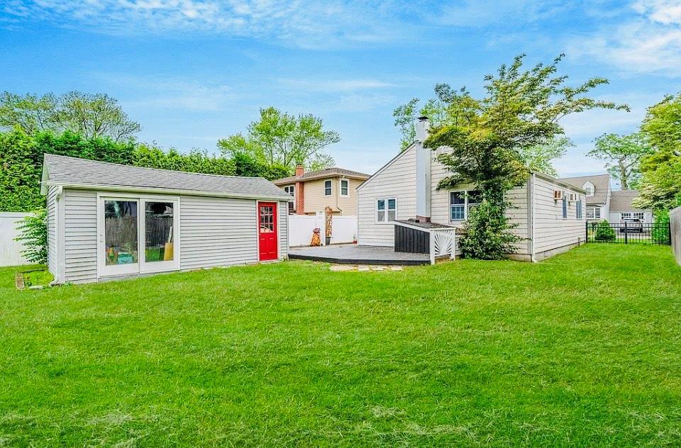 24 Lowerre Street, Babylon, NY 11702