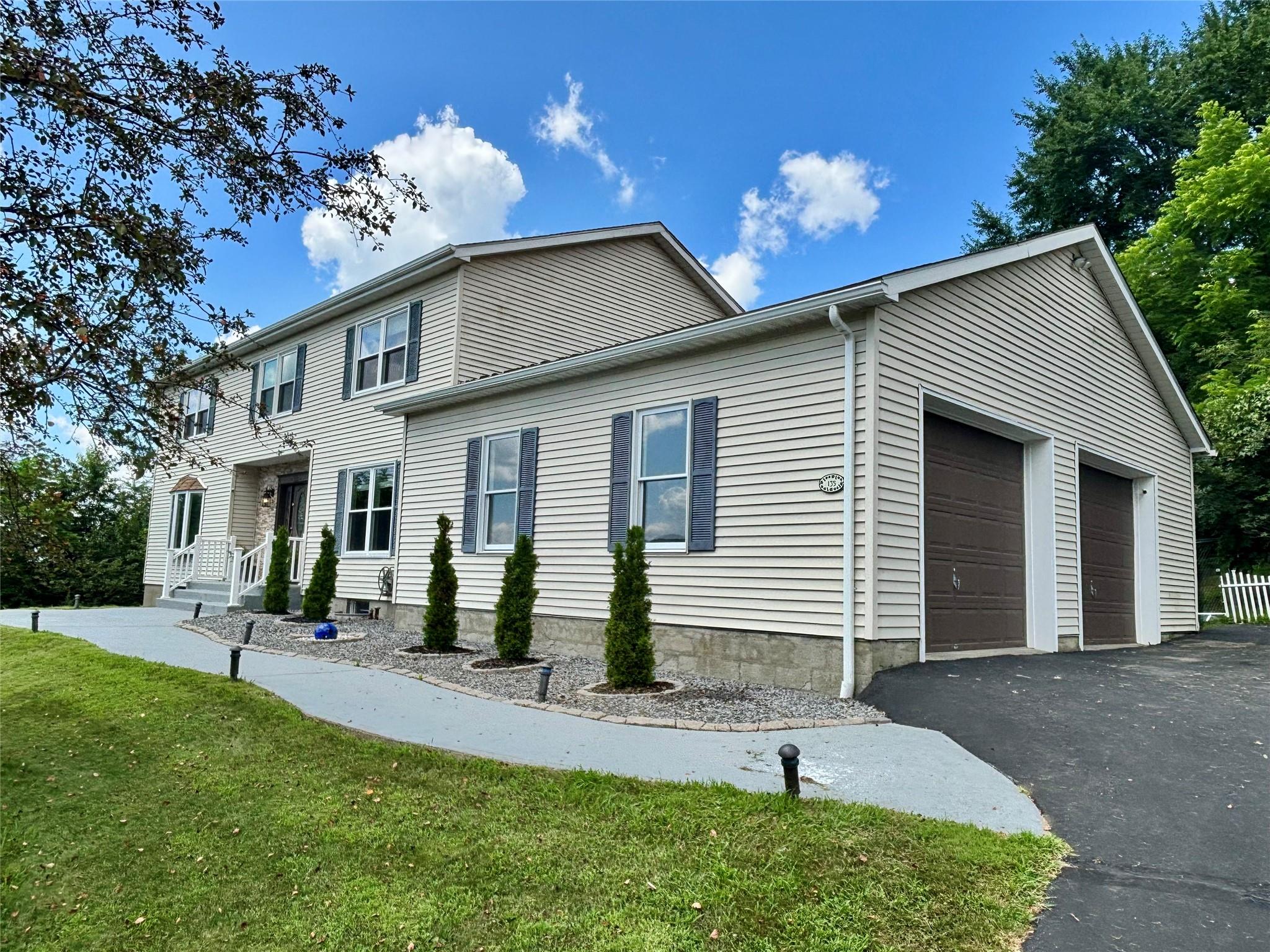 135 Stowe Drive, Poughquag, NY 12570
