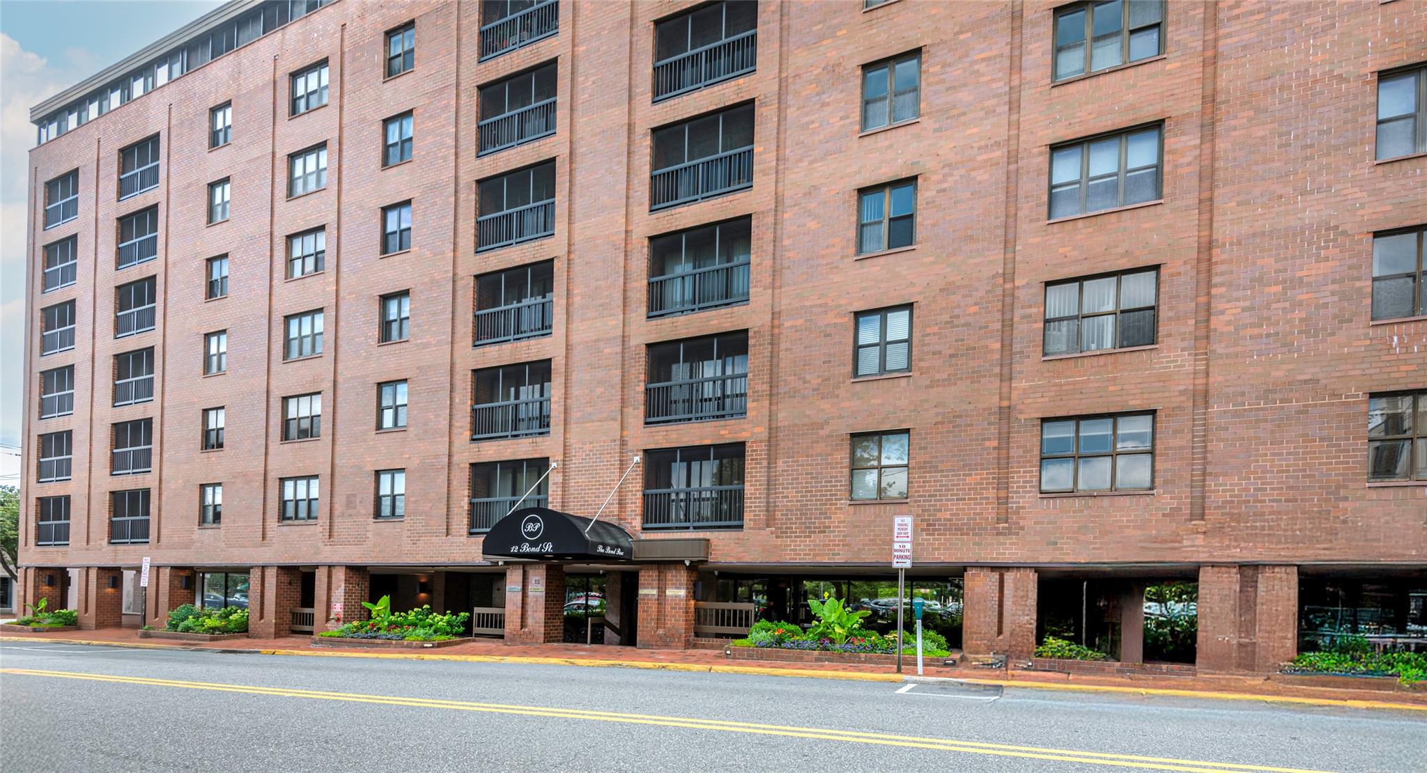 12 Bond Street # 4C, Great Neck, NY 11021