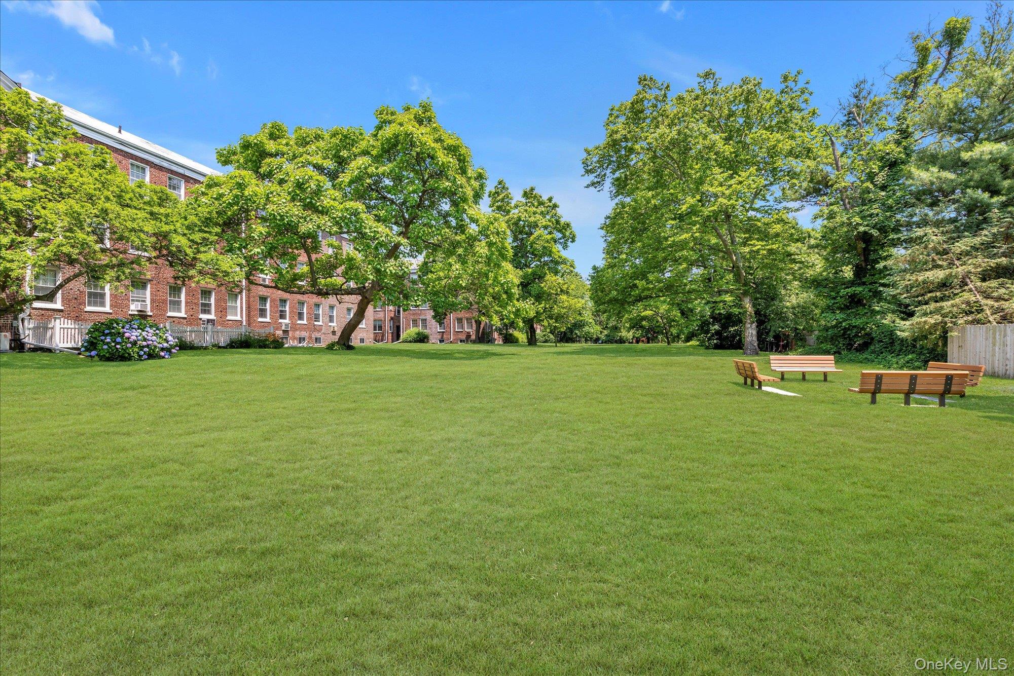 1 Meadow Drive # 3K, Woodmere, NY 11598