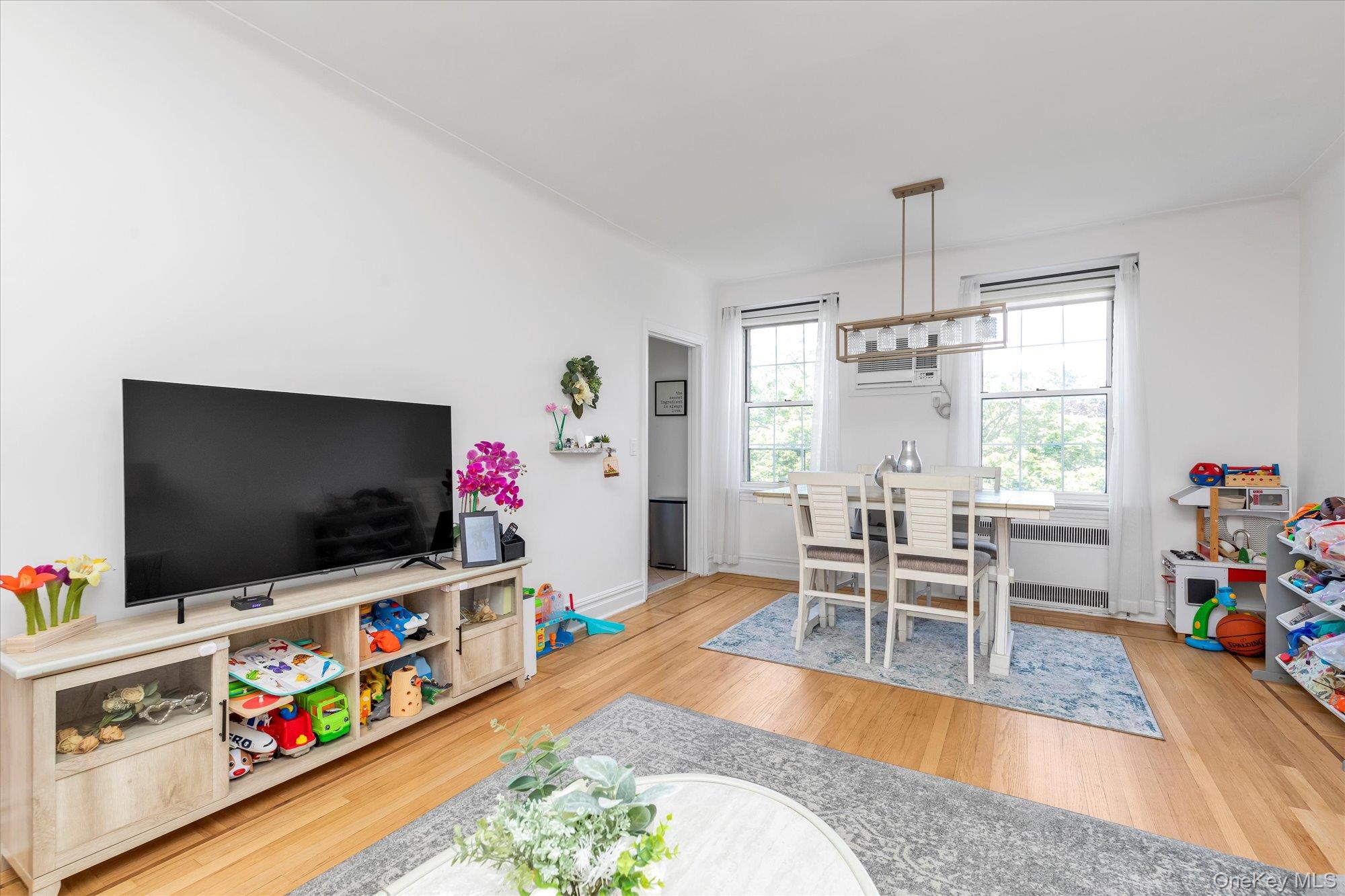 1 Meadow Drive # 3K, Woodmere, NY 11598