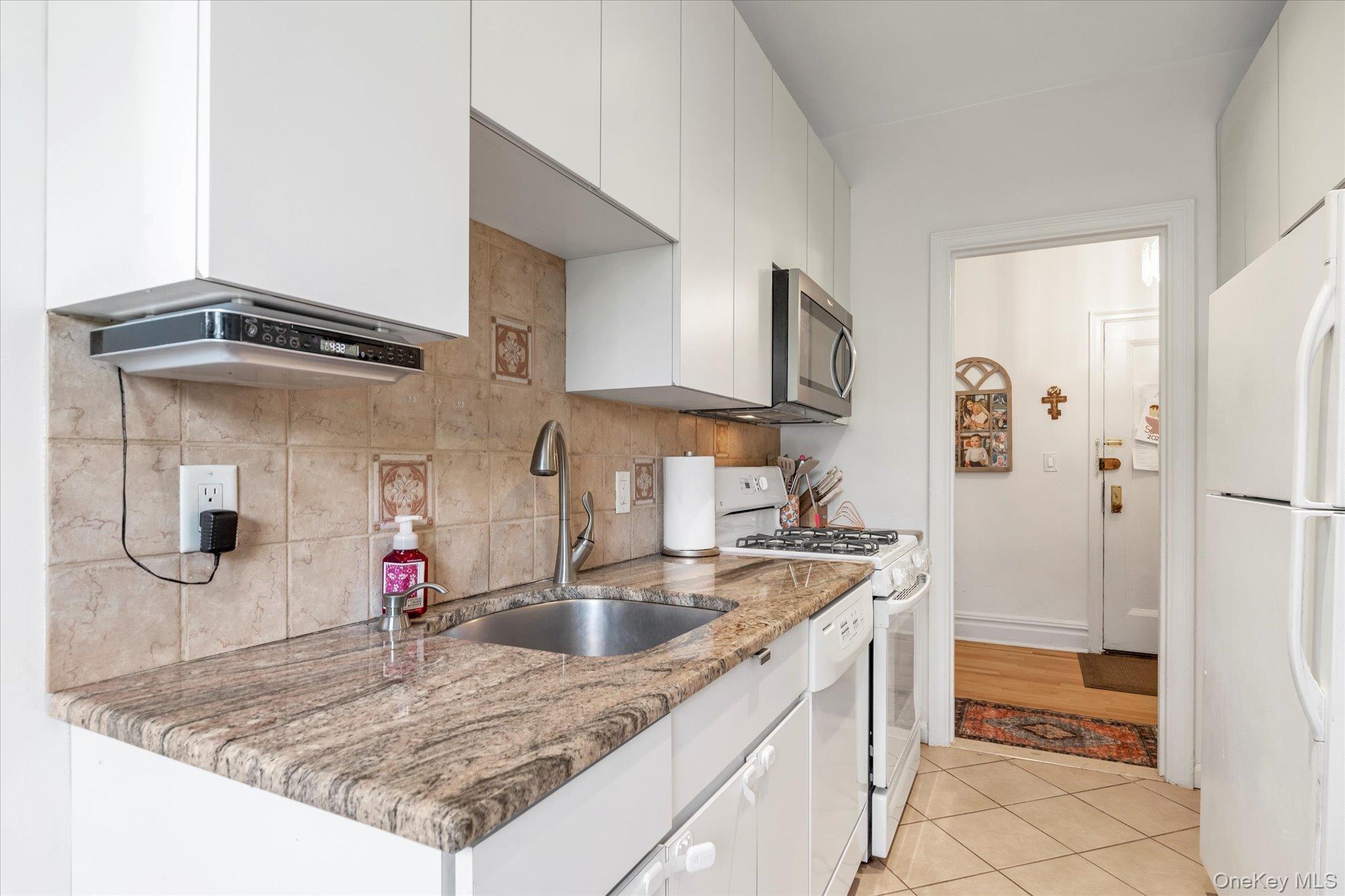 1 Meadow Drive # 3K, Woodmere, NY 11598