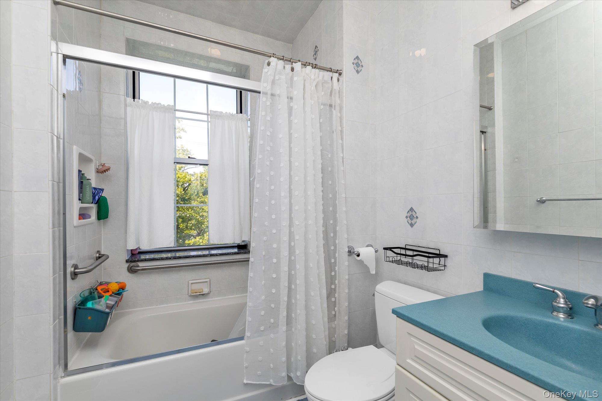 1 Meadow Drive # 3K, Woodmere, NY 11598