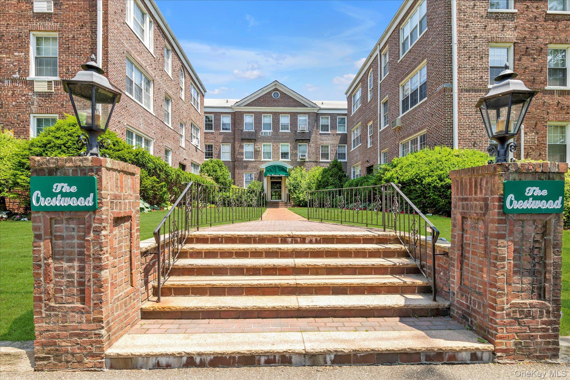1 Meadow Drive # 3K, Woodmere, NY 11598