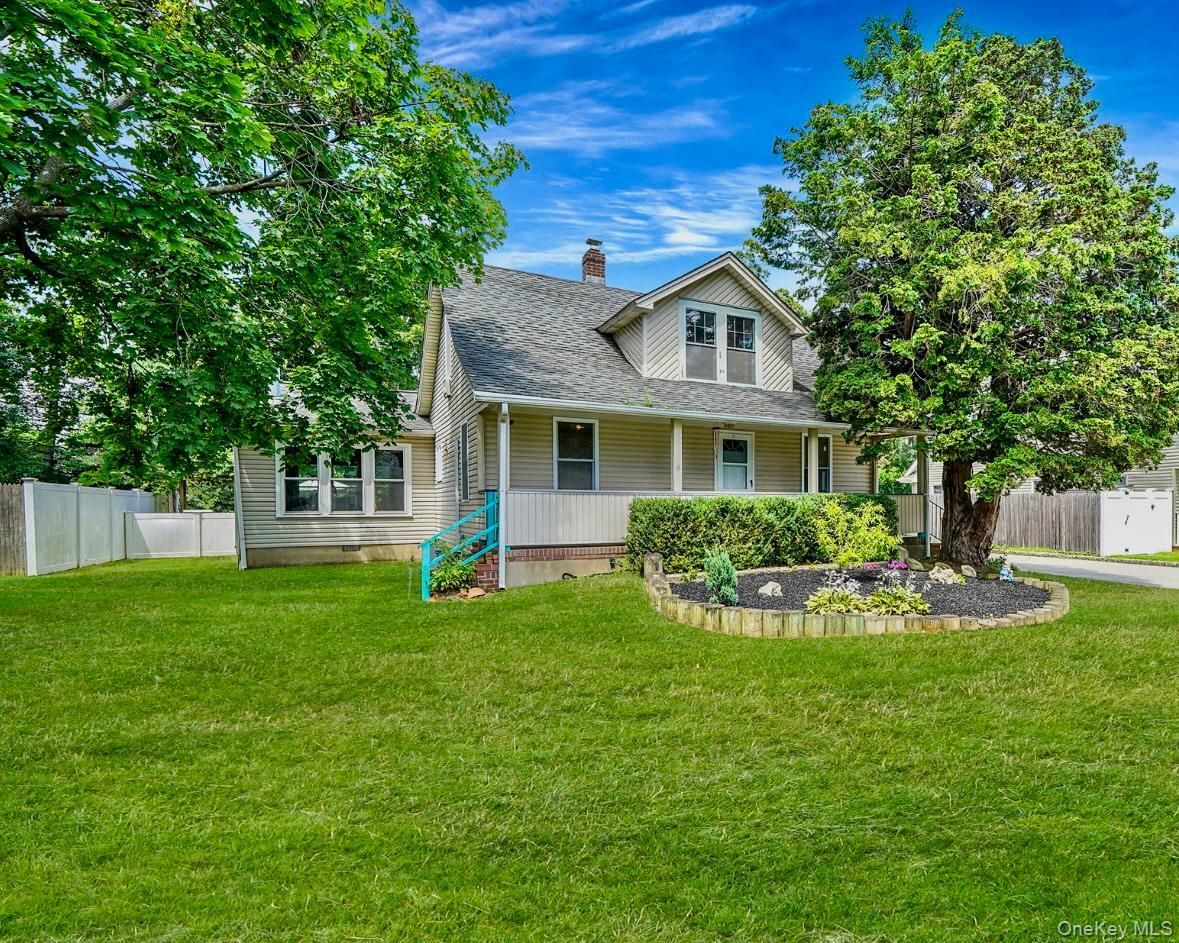 41 Oak Street, Islip, NY 11751