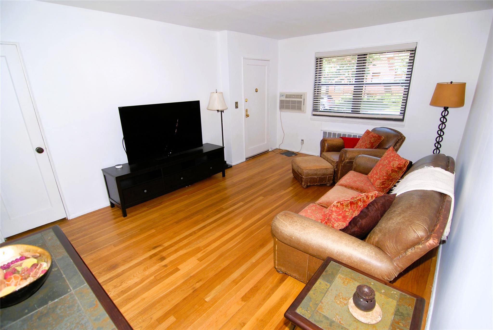 245-84 62 # B11, Little Neck, NY 11362