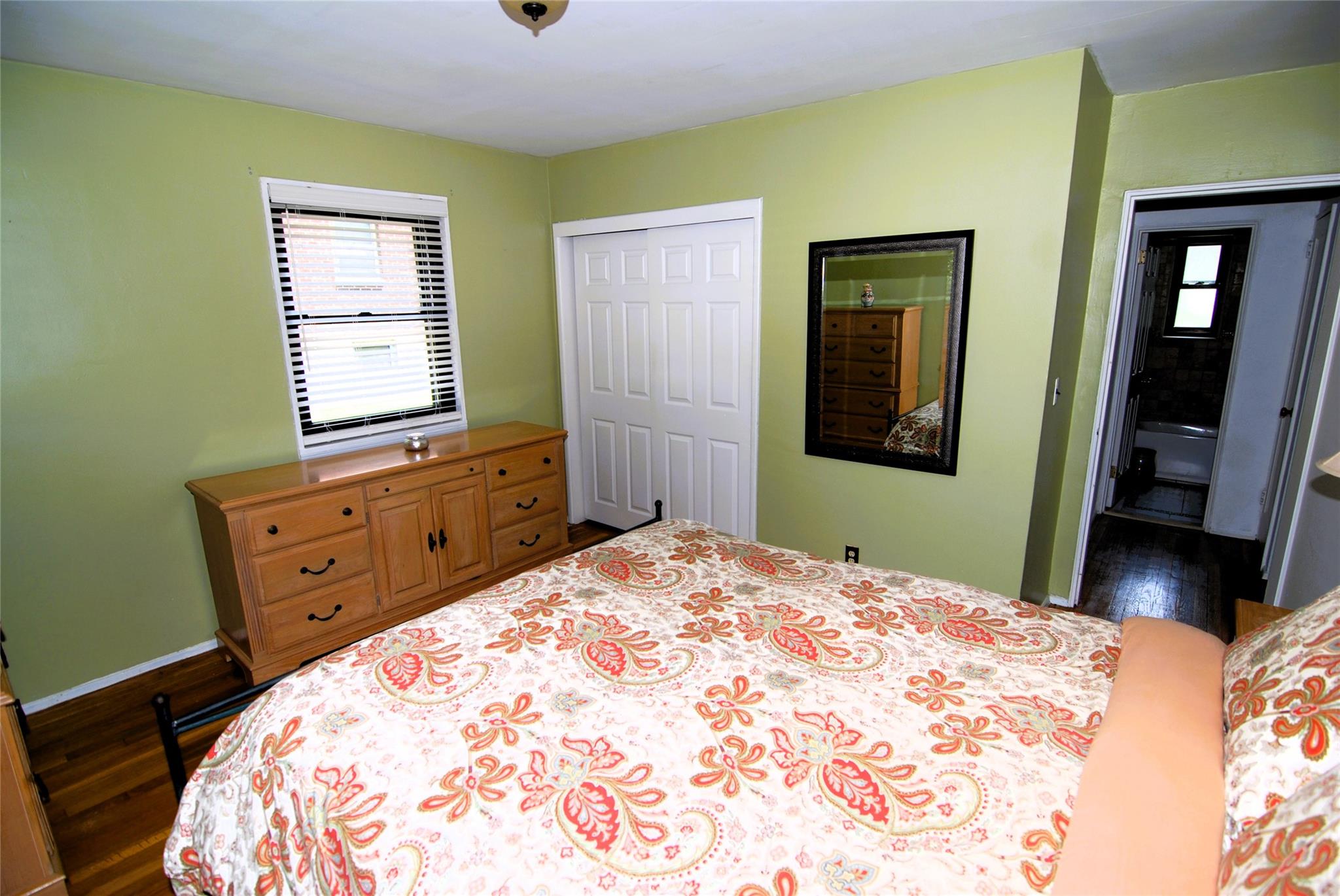 245-84 62 # B11, Little Neck, NY 11362