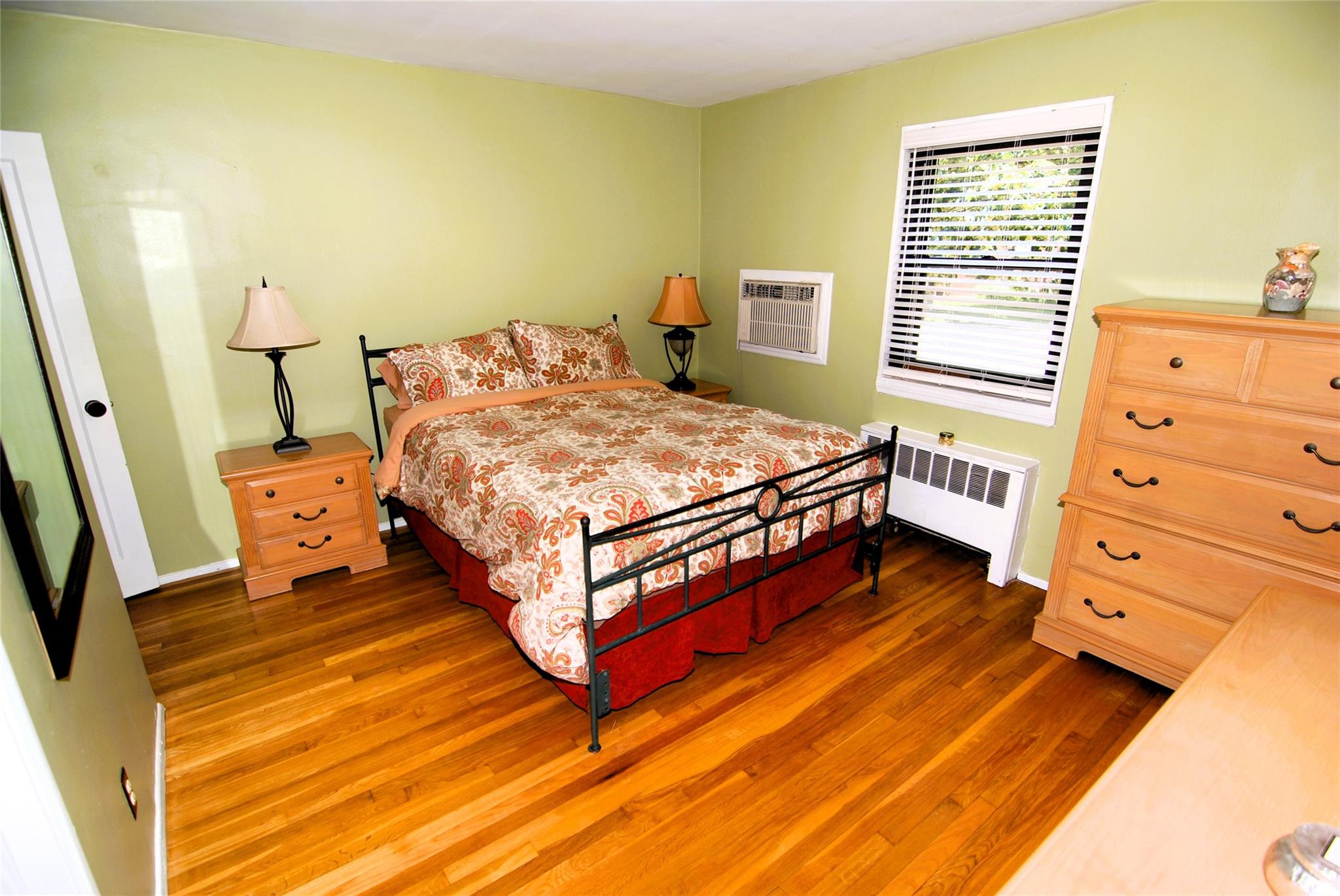 245-84 62 # B11, Little Neck, NY 11362