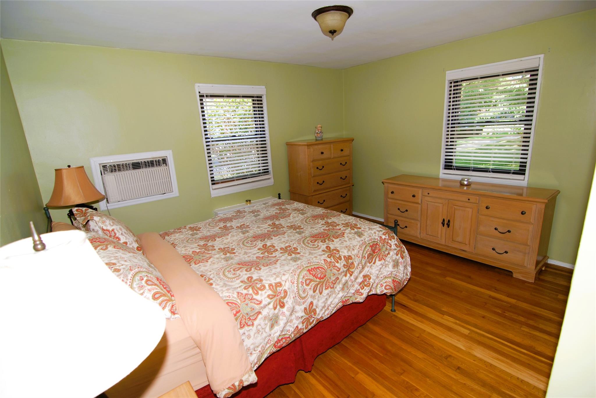 245-84 62 # B11, Little Neck, NY 11362