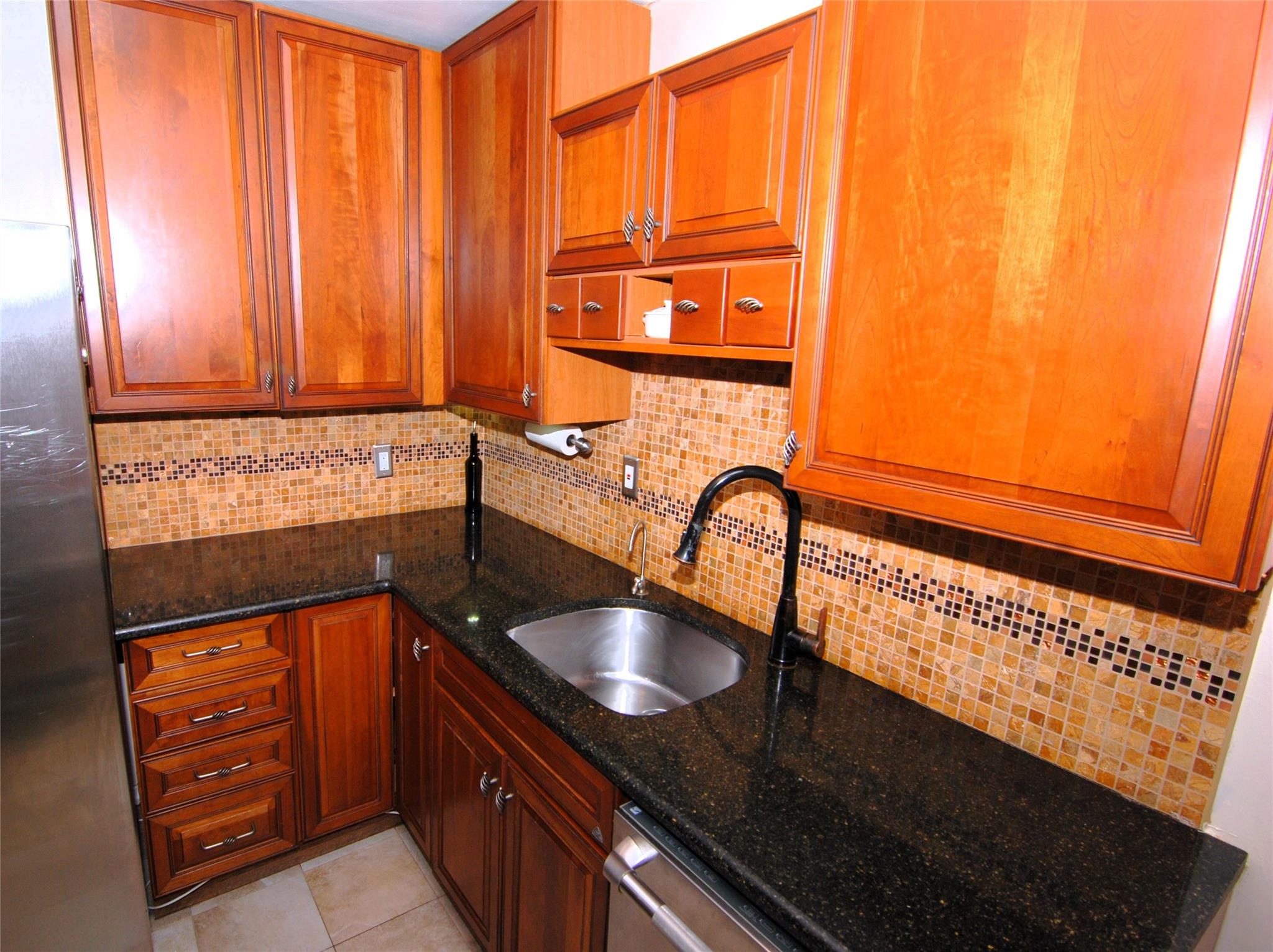 245-84 62 # B11, Little Neck, NY 11362