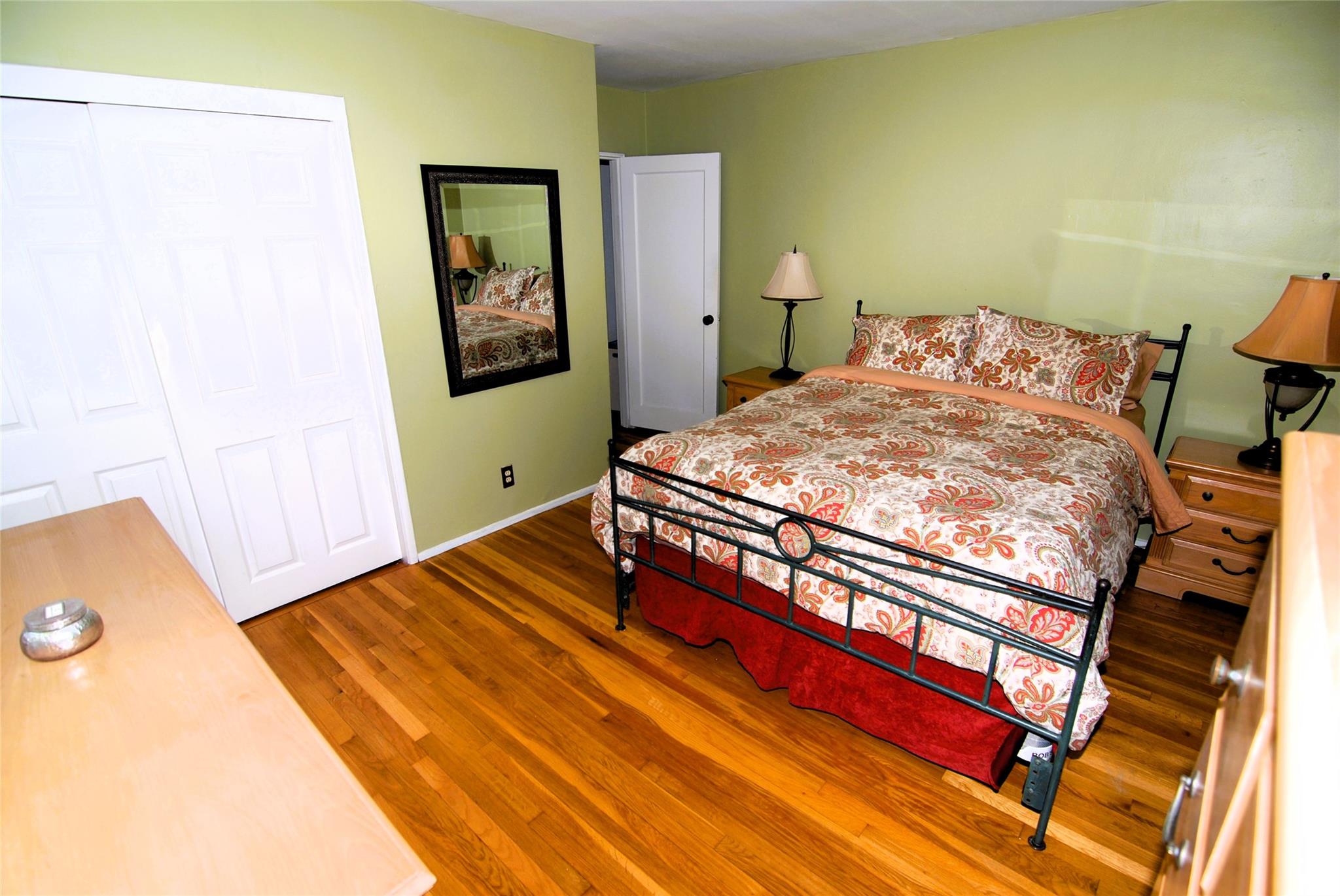 245-84 62 # B11, Little Neck, NY 11362