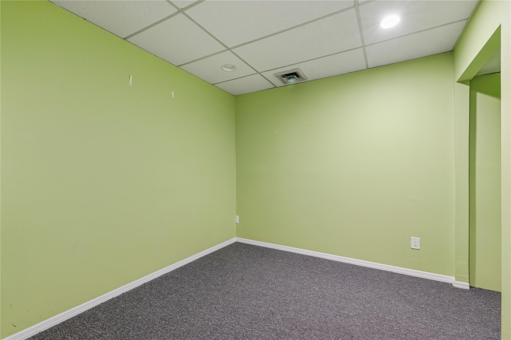 99 Hillside Ave # 99X, Williston Park, NY 11040