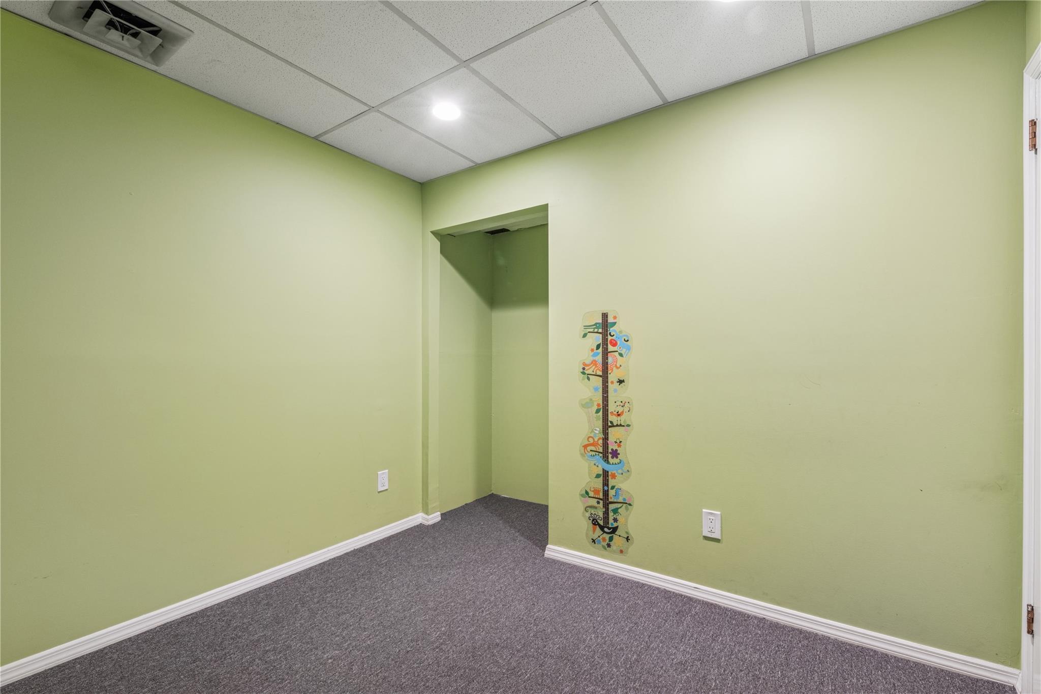 99 Hillside Ave # 99X, Williston Park, NY 11040