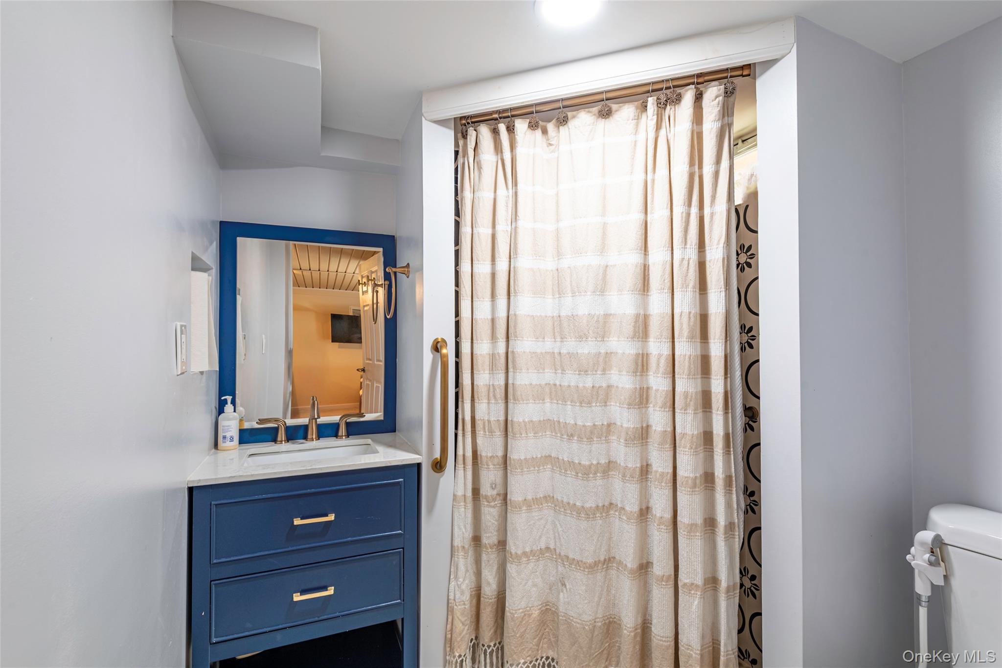 92 Manor Drive, Great Neck, NY 11020