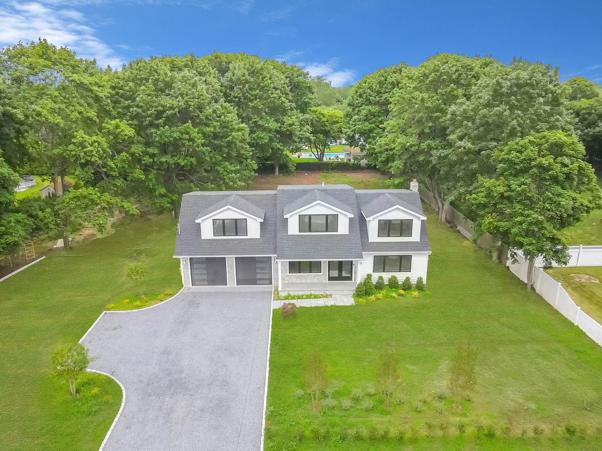 11 Bayview Avenue, Eastport, NY 11941