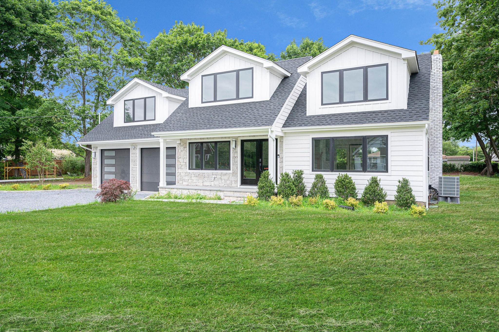 11 Bayview Avenue, Eastport, NY 11941