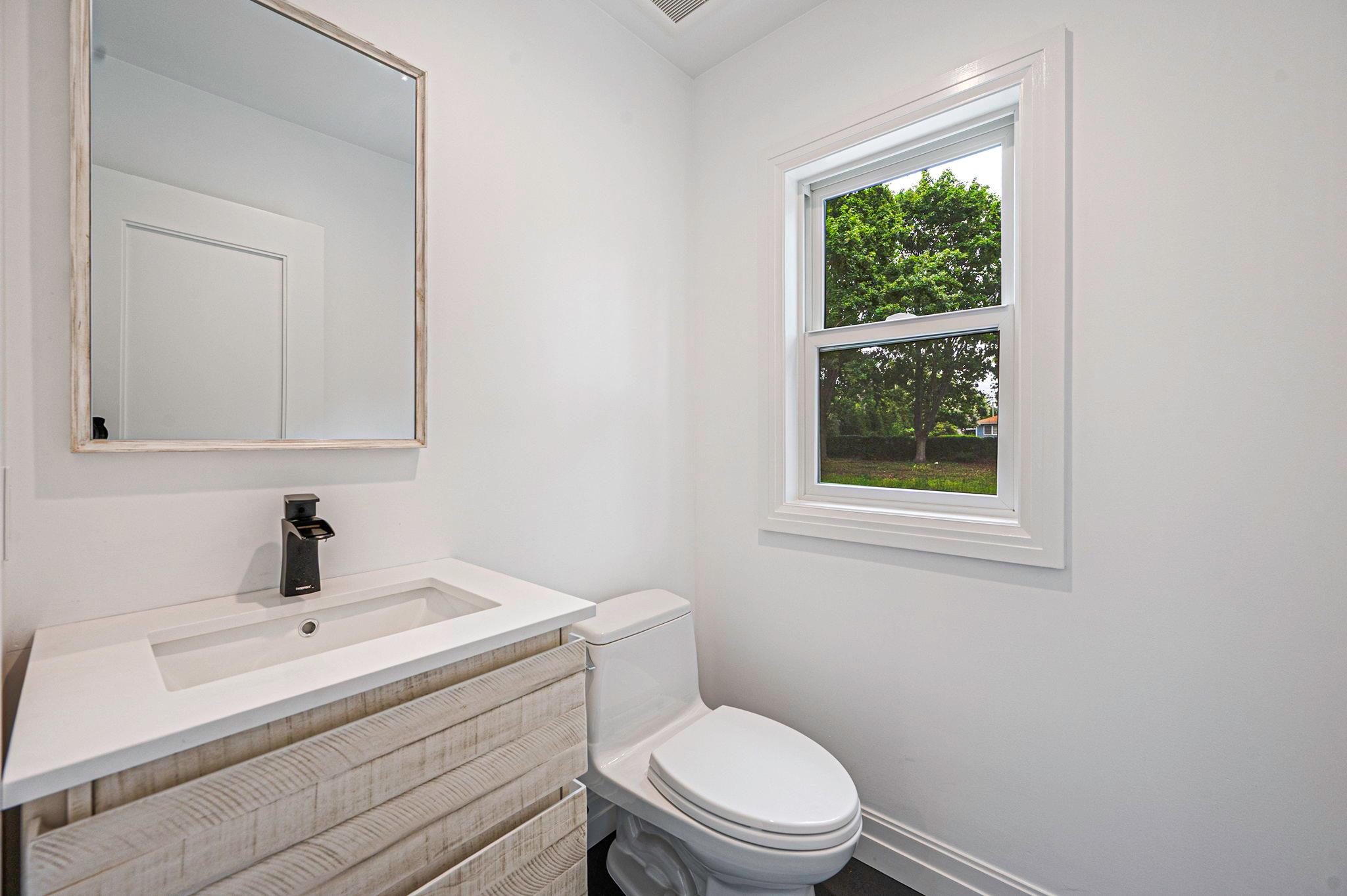 11 Bayview Avenue, Eastport, NY 11941