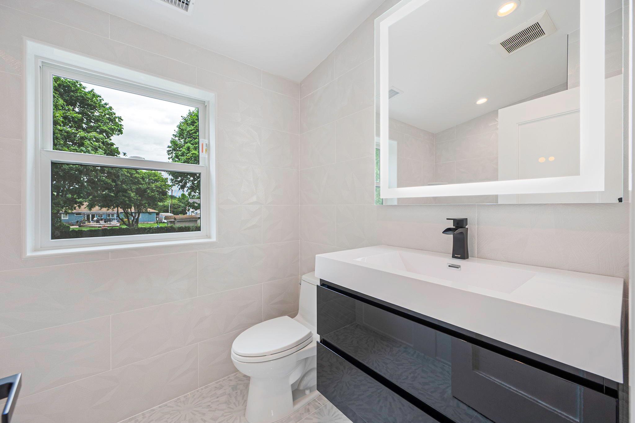 11 Bayview Avenue, Eastport, NY 11941