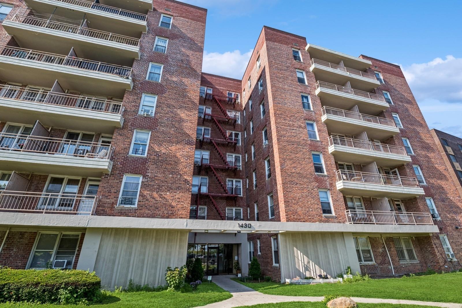 1430 Seagirt Boulevard # 2S, Far Rockaway, NY 11691