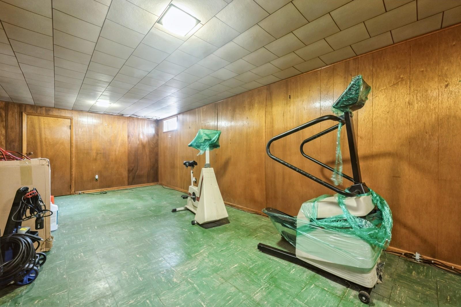 14 Albany Street, Elmont, NY 11003