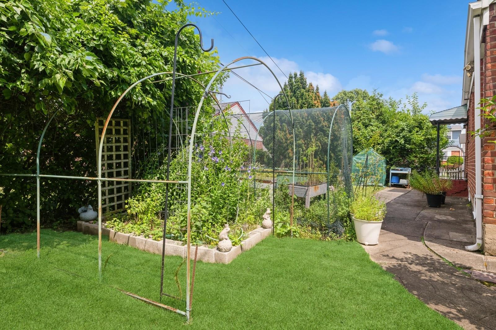 14 Albany Street, Elmont, NY 11003