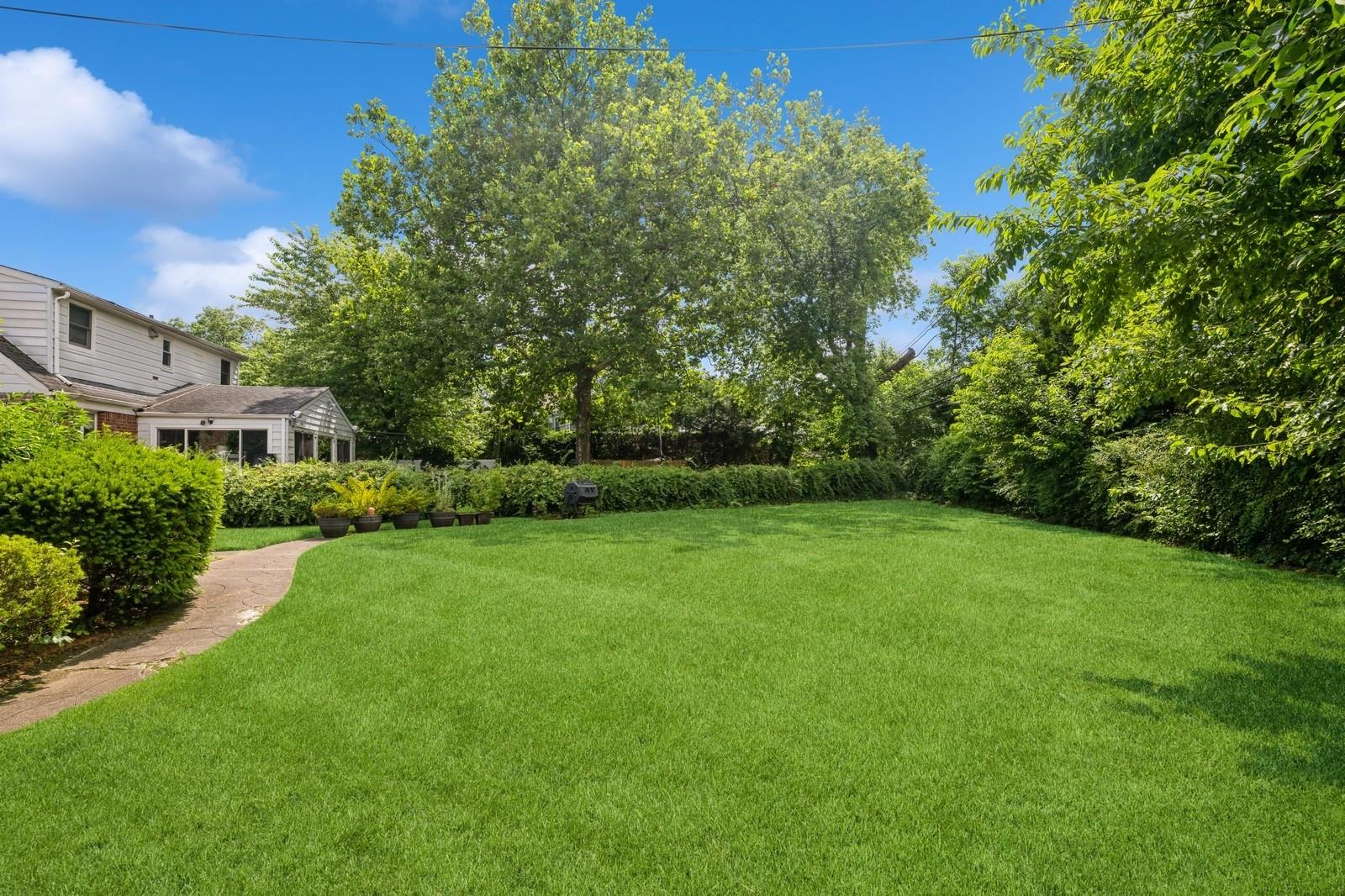 14 Albany Street, Elmont, NY 11003