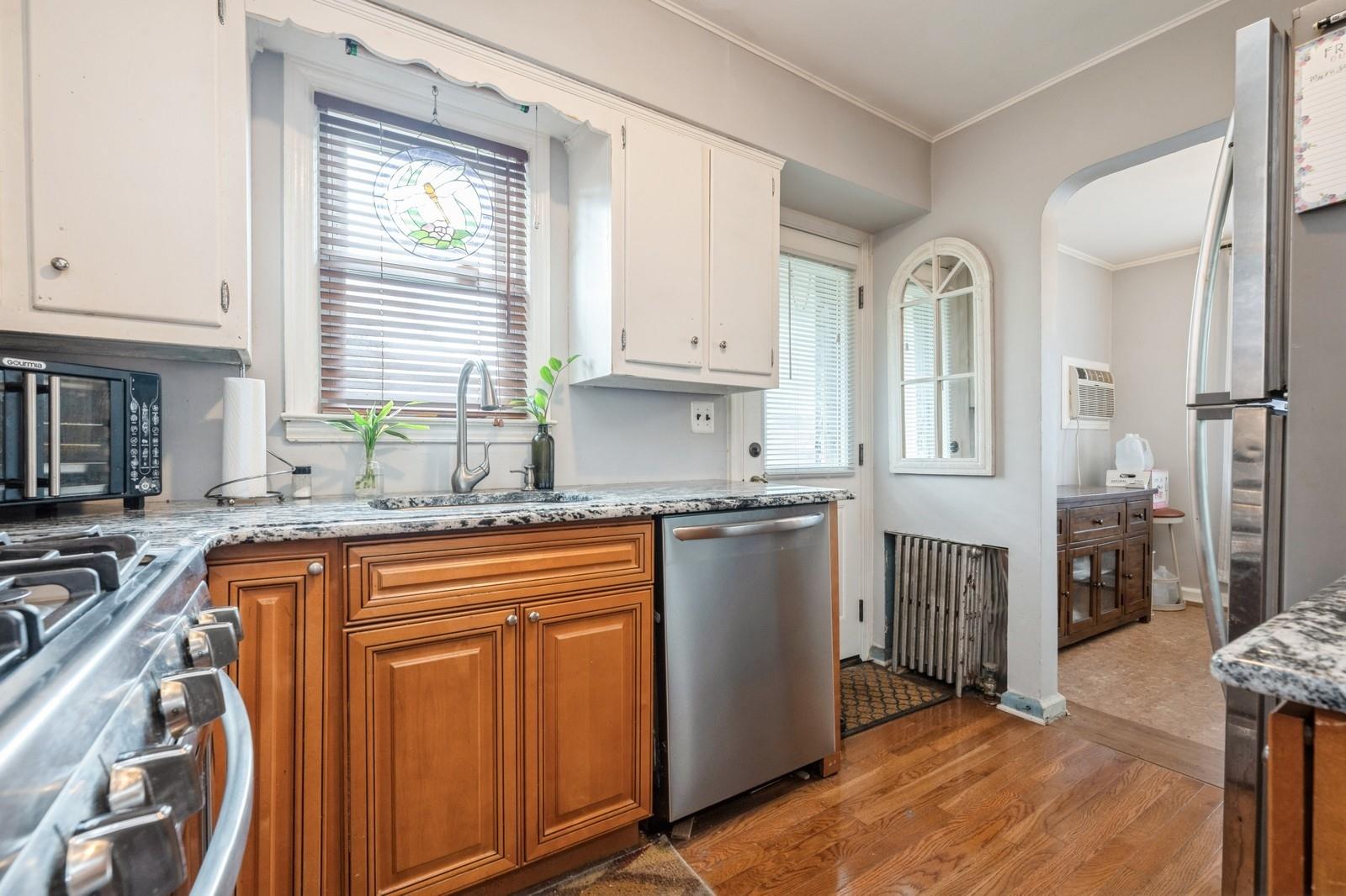 14 Albany Street, Elmont, NY 11003