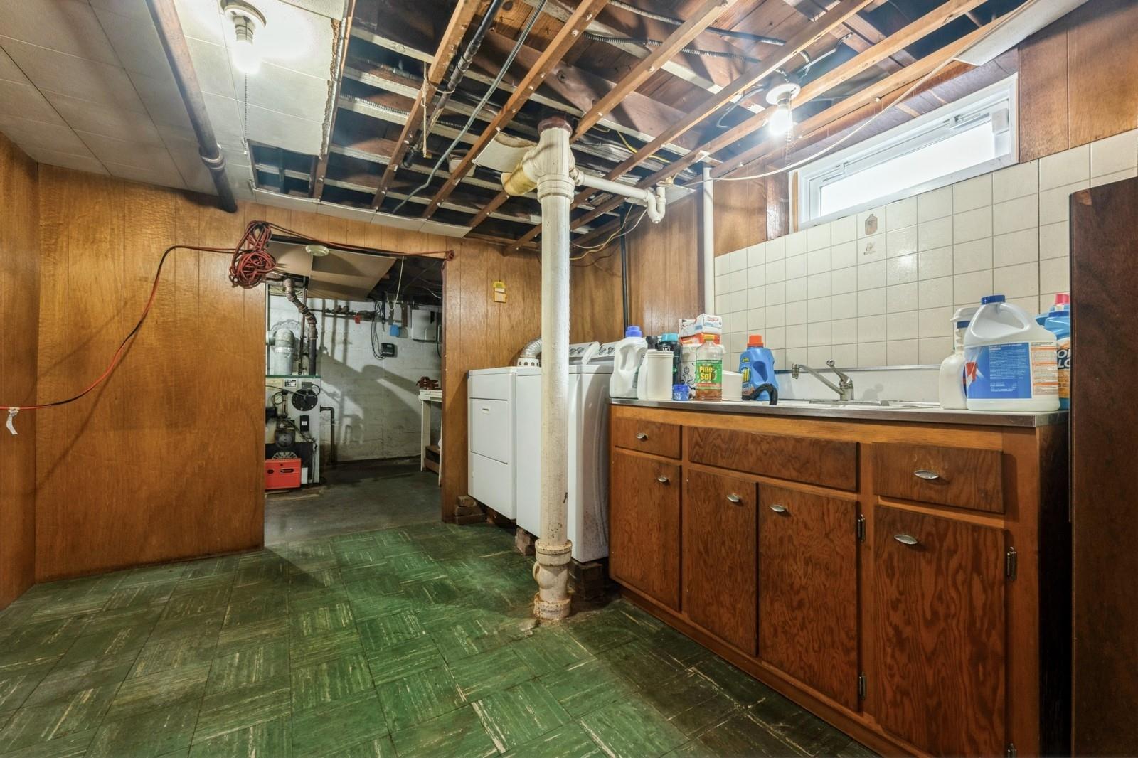 14 Albany Street, Elmont, NY 11003