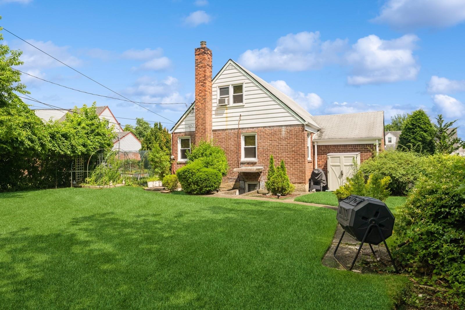 14 Albany Street, Elmont, NY 11003