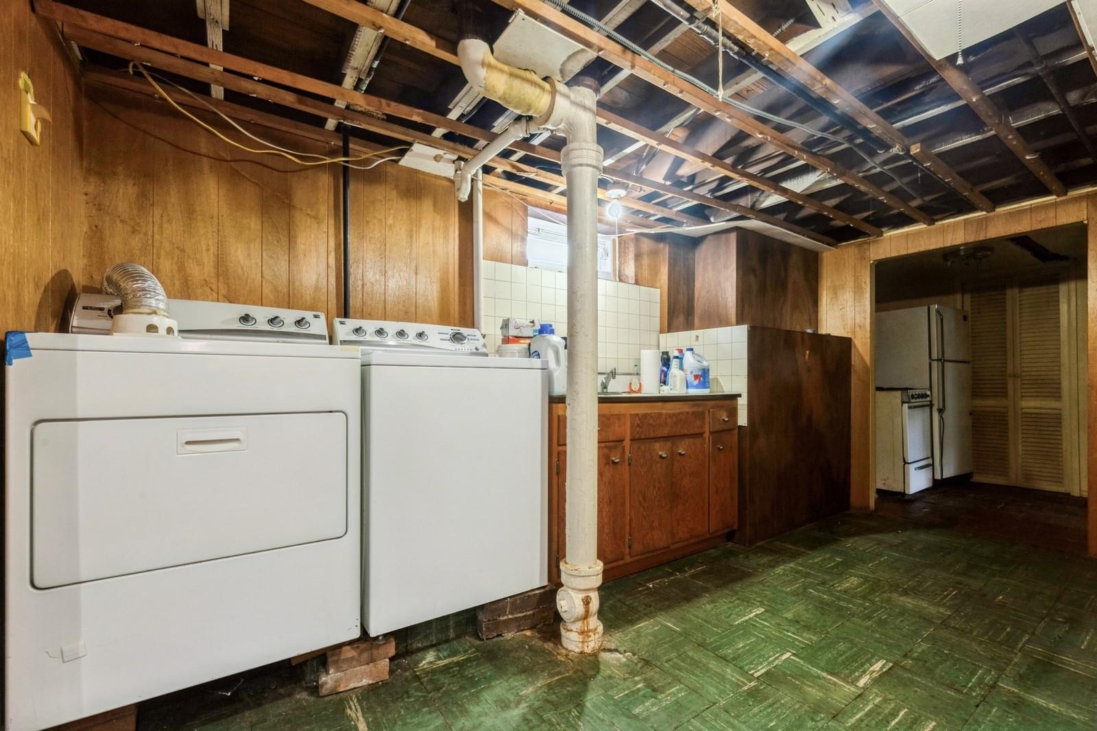 14 Albany Street, Elmont, NY 11003