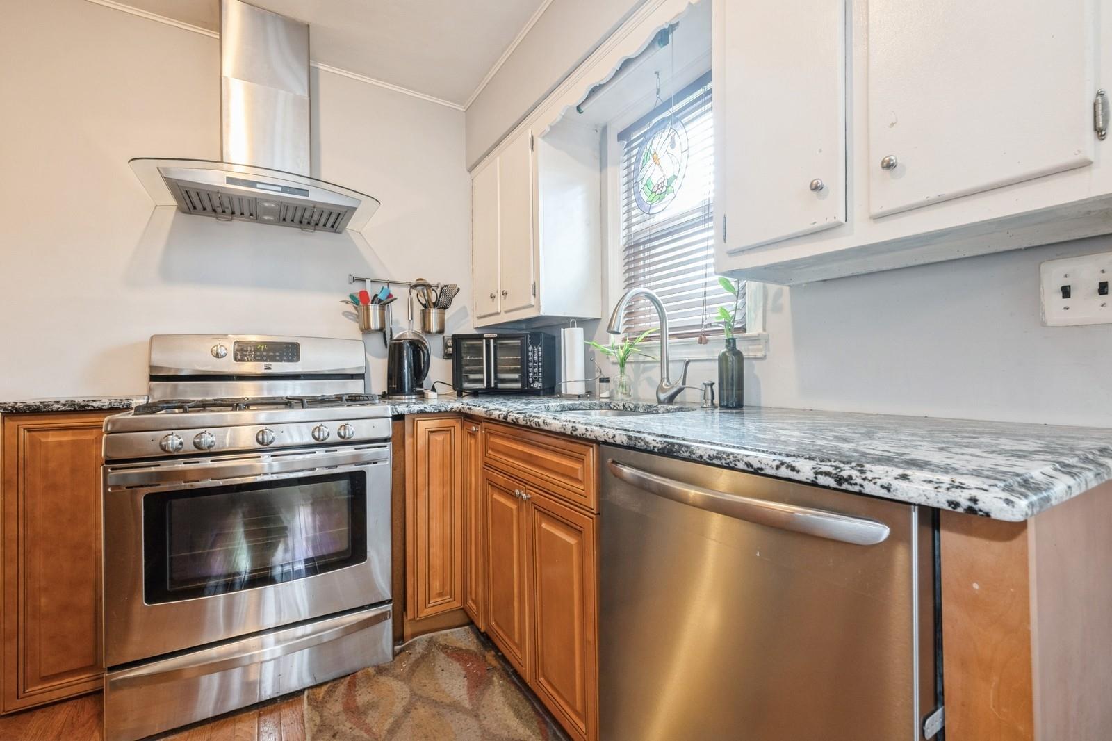 14 Albany Street, Elmont, NY 11003