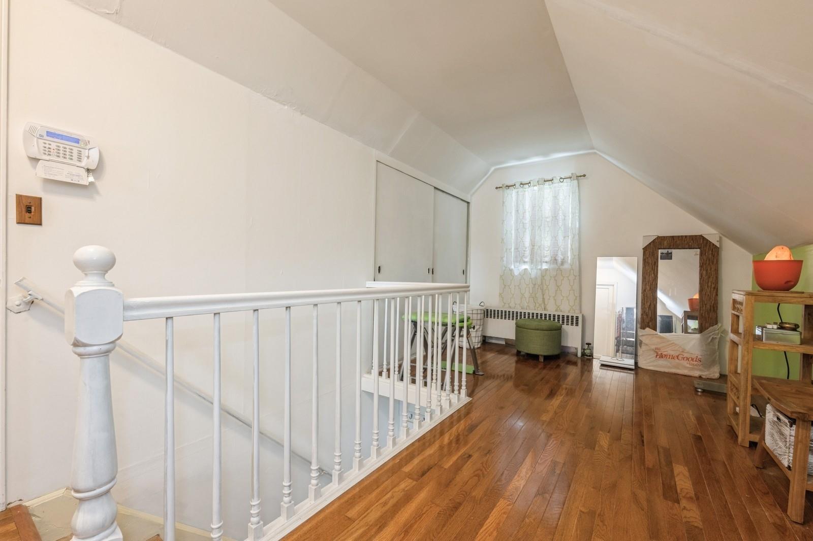 14 Albany Street, Elmont, NY 11003