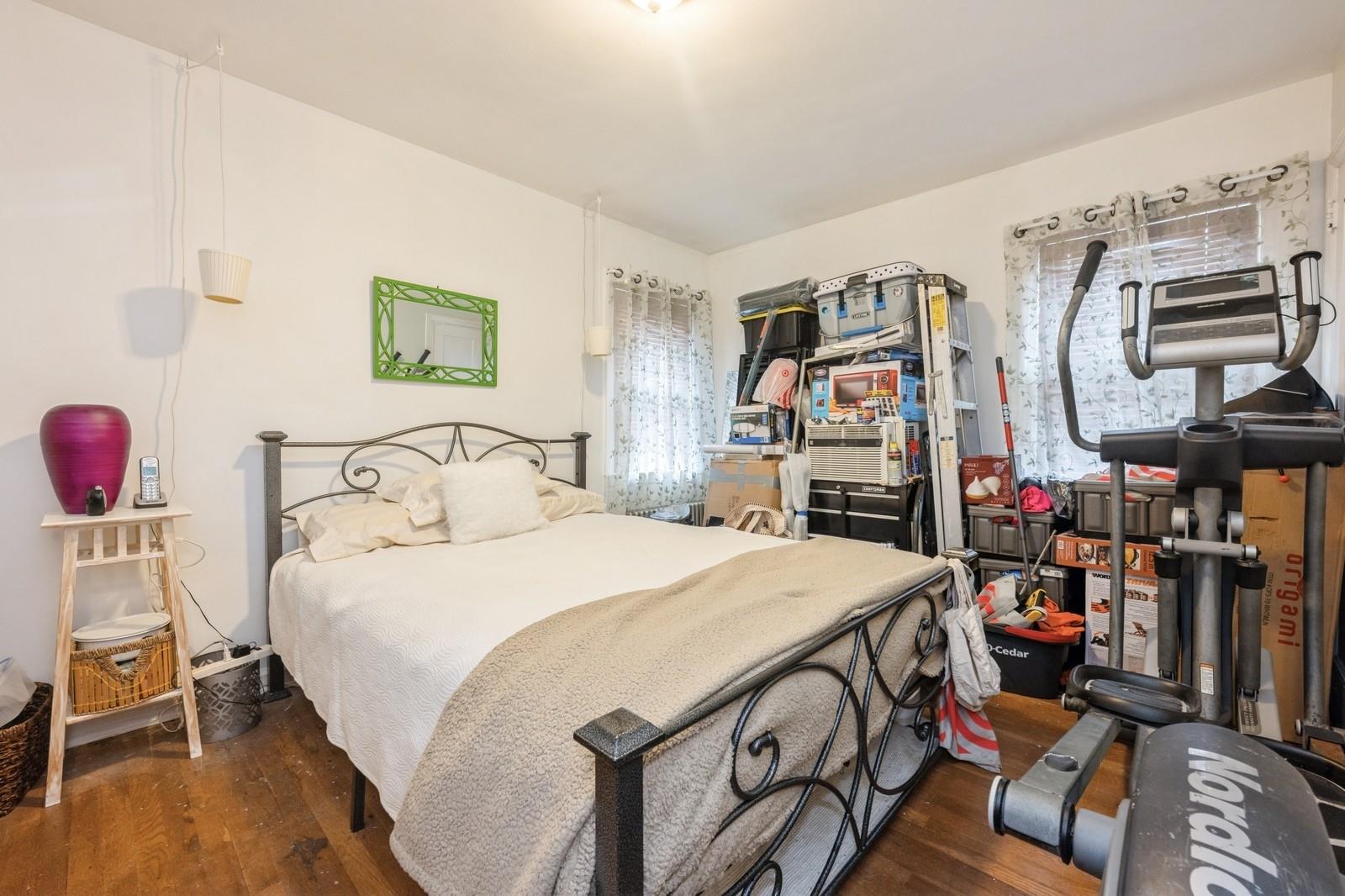 14 Albany Street, Elmont, NY 11003