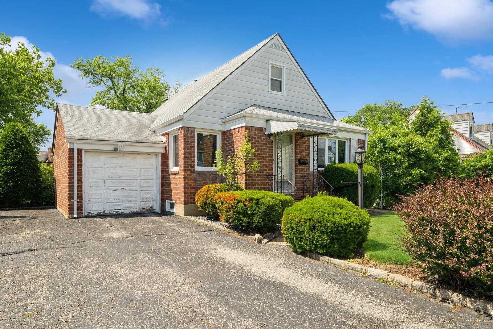 14 Albany Street, Elmont, NY 11003