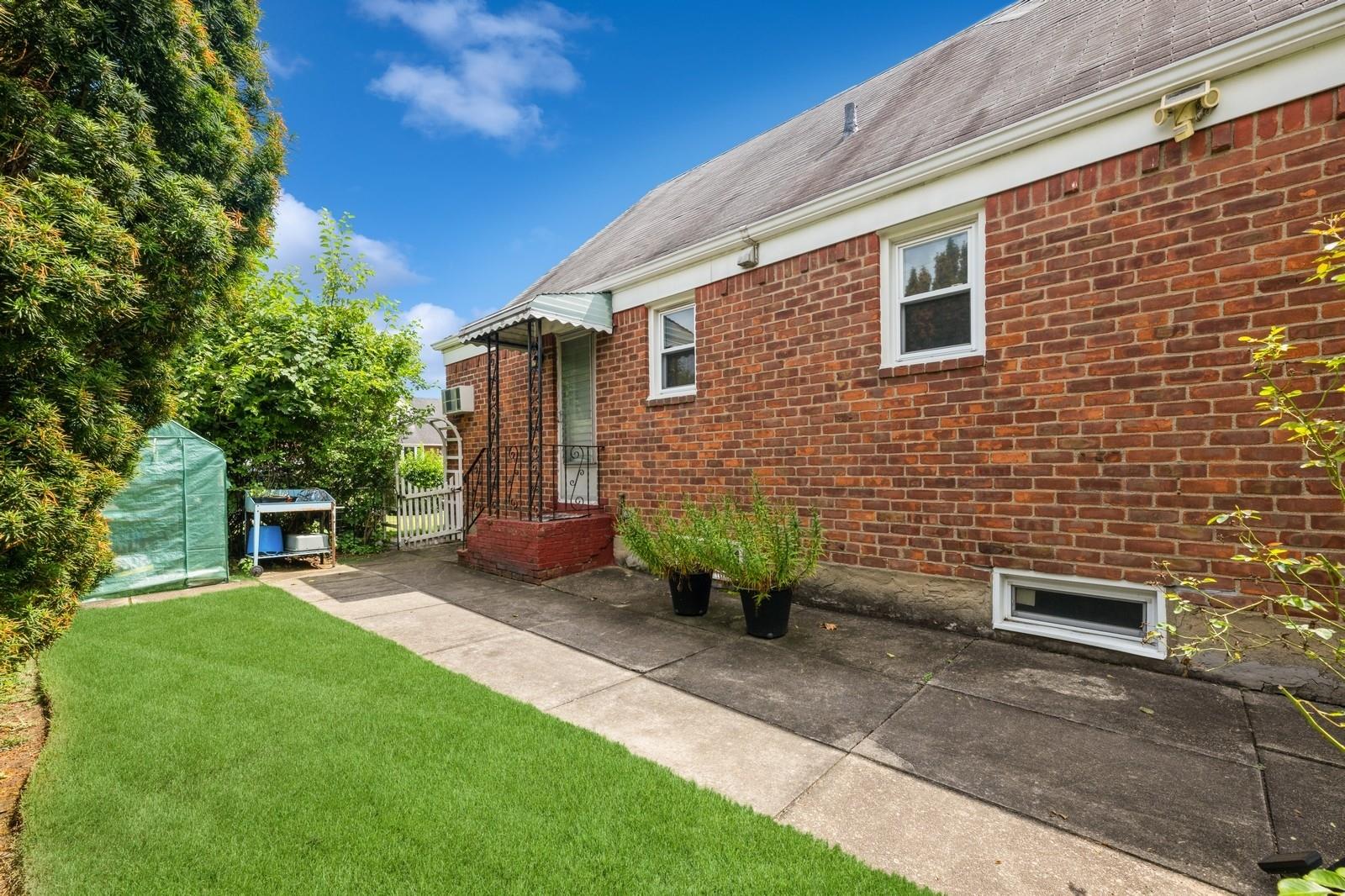 14 Albany Street, Elmont, NY 11003