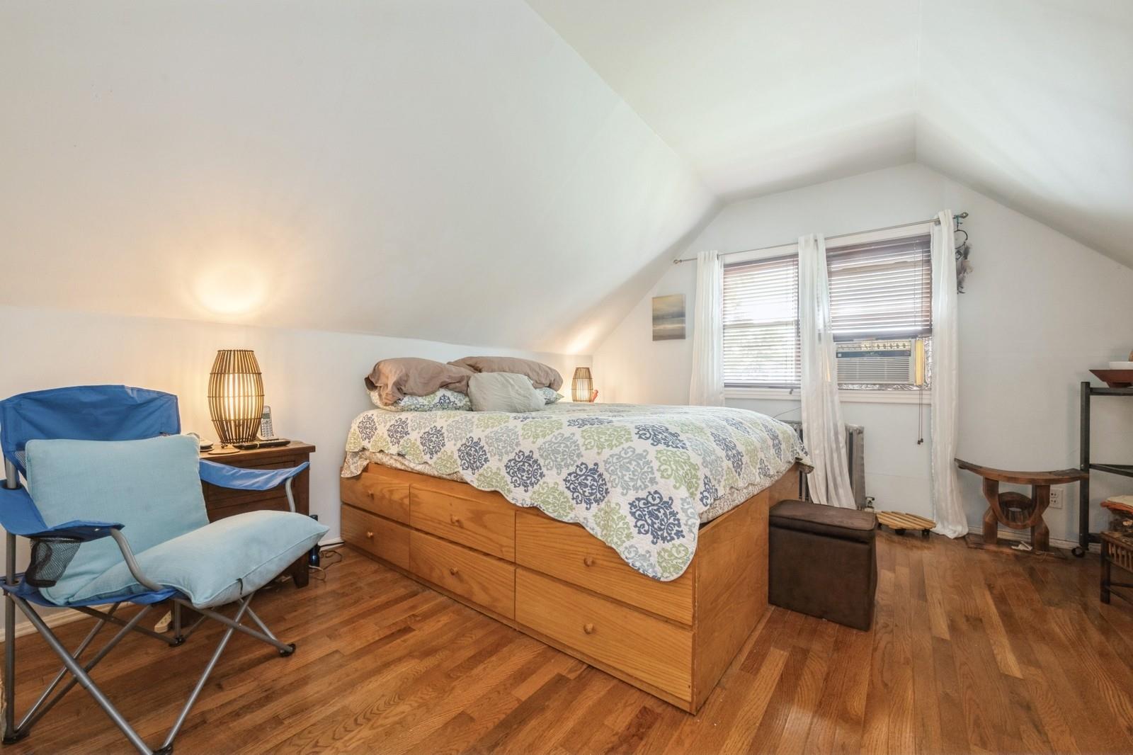 14 Albany Street, Elmont, NY 11003