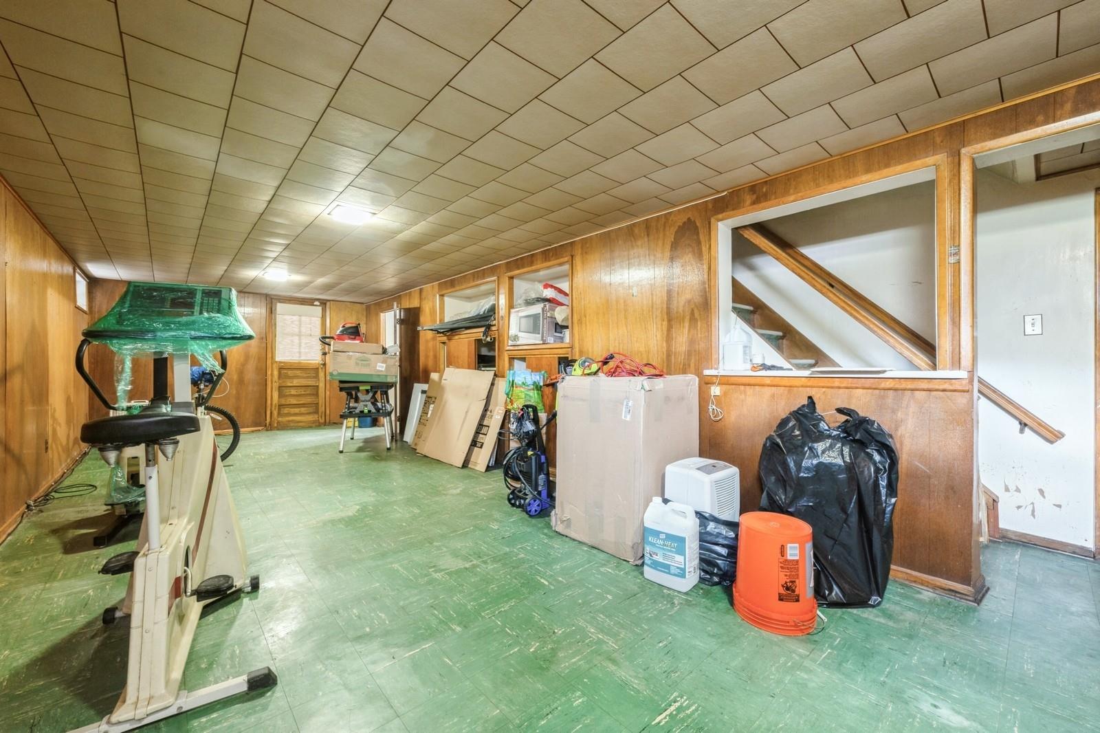 14 Albany Street, Elmont, NY 11003