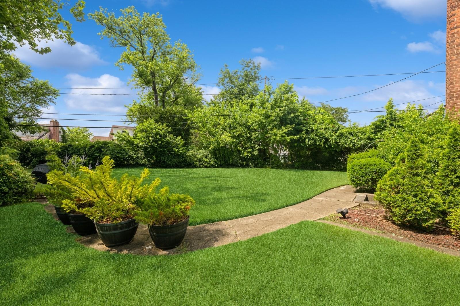 14 Albany Street, Elmont, NY 11003